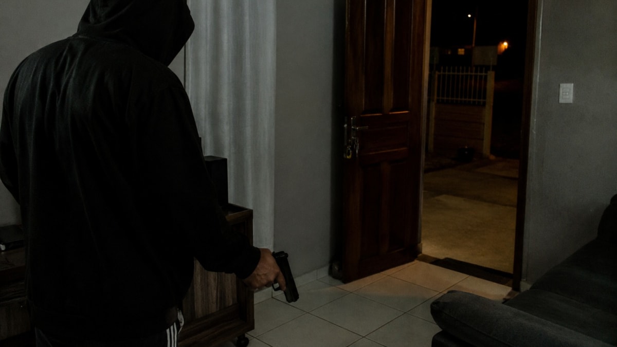 Dois são baleados durante invasão a residência em Xaxim