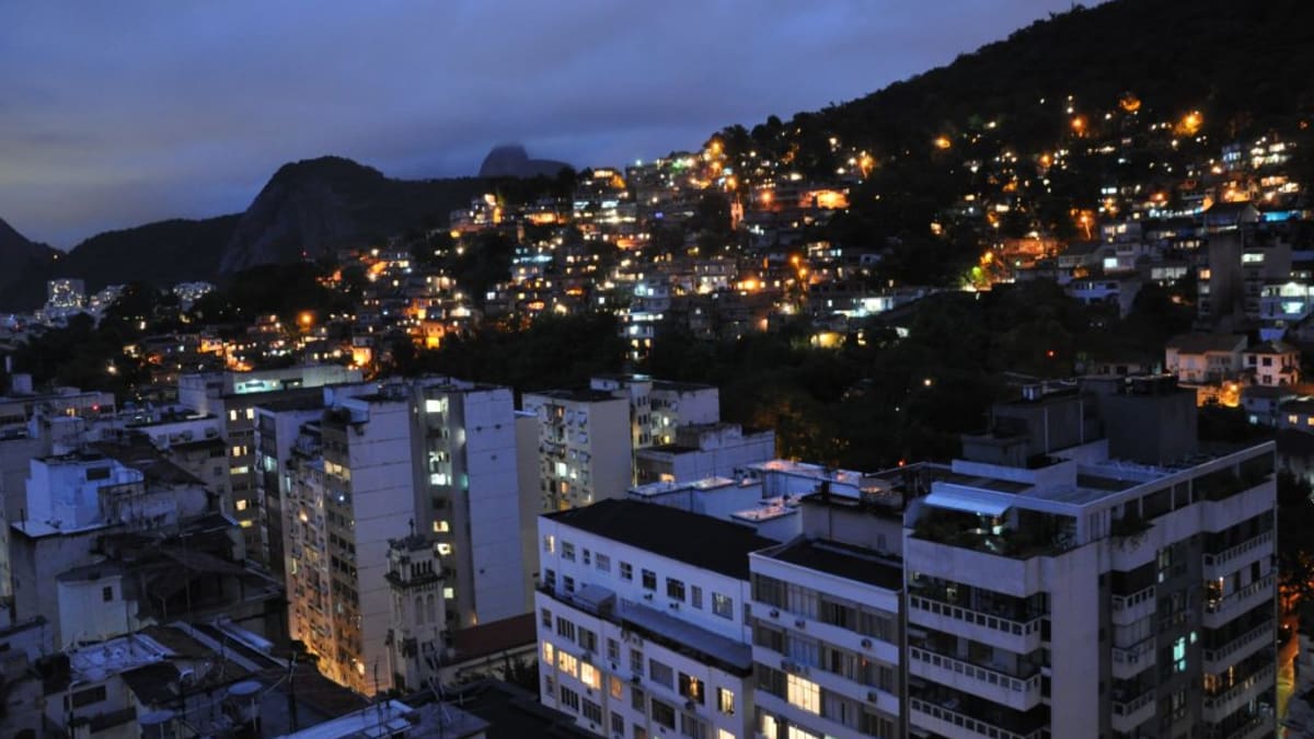 Dois homens são encontrados mortos após confronto no Morro da Babilônia, no Leme