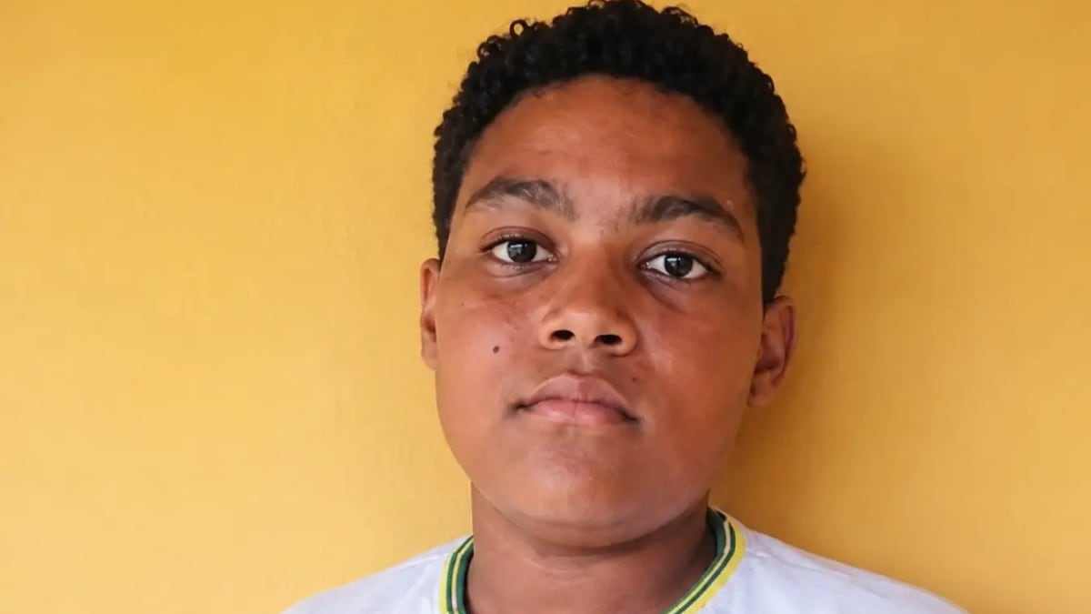Estrutura metálica cai sobre estudante durante jogo de basquete em Rio Verde