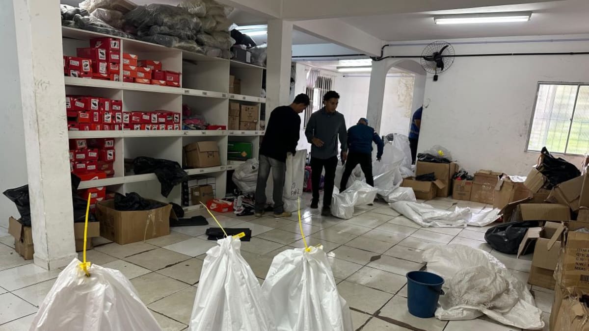 Fiscalização apreende milhares de produtos falsificados no Rio de Janeiro