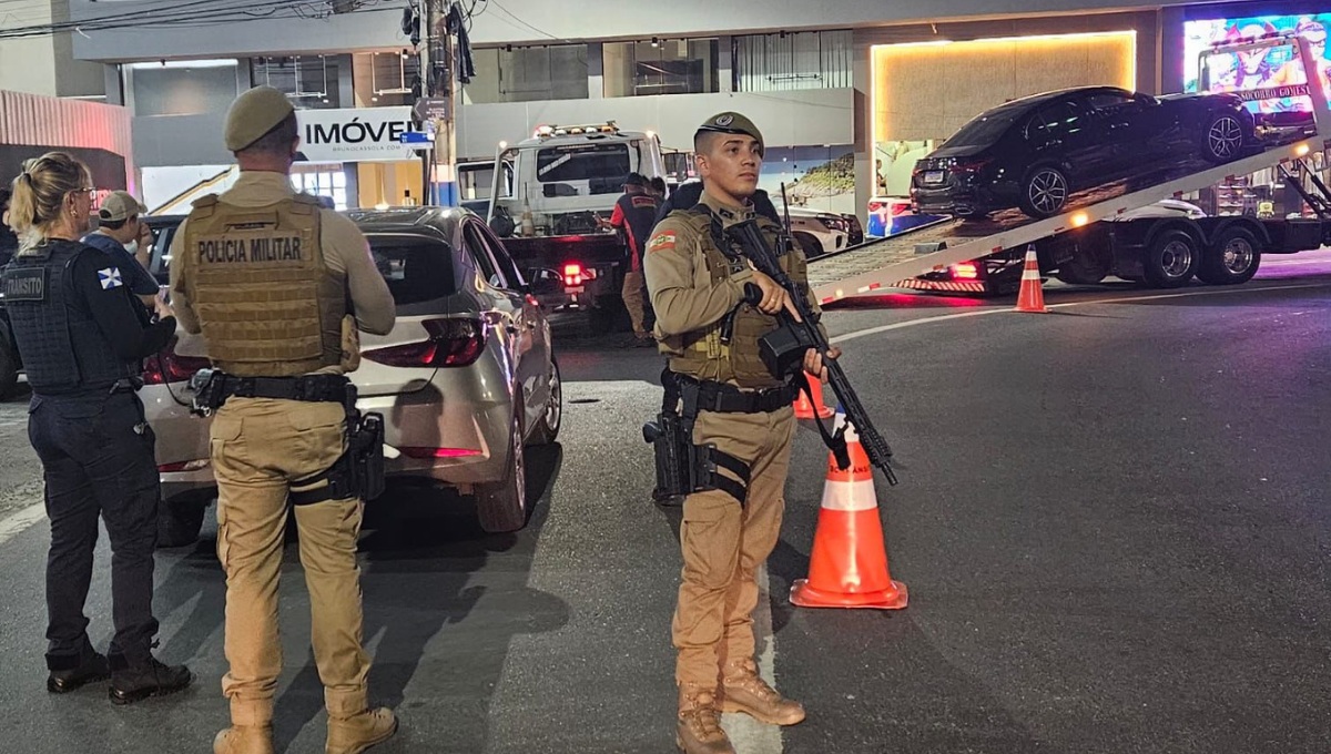 Sete motoristas são autuados em ação integrada na Avenida Atlântica, Balneário Camboriú