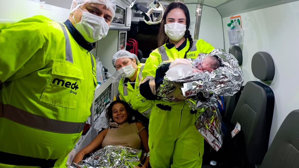 Equipe da Via Cristais auxilia parto de bebê na BR-040 em Minas Gerais