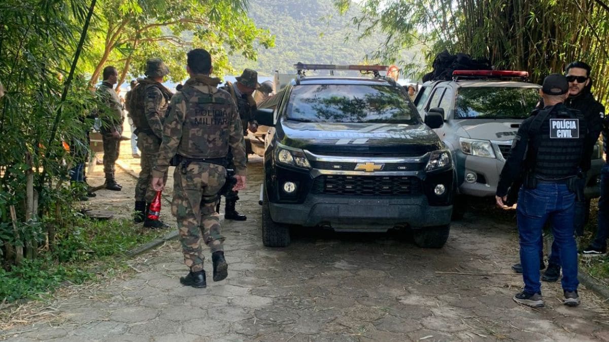 Polícia cumpre 28 mandados contra Farra do Boi em Florianópolis após denúncias de agressões a moradores