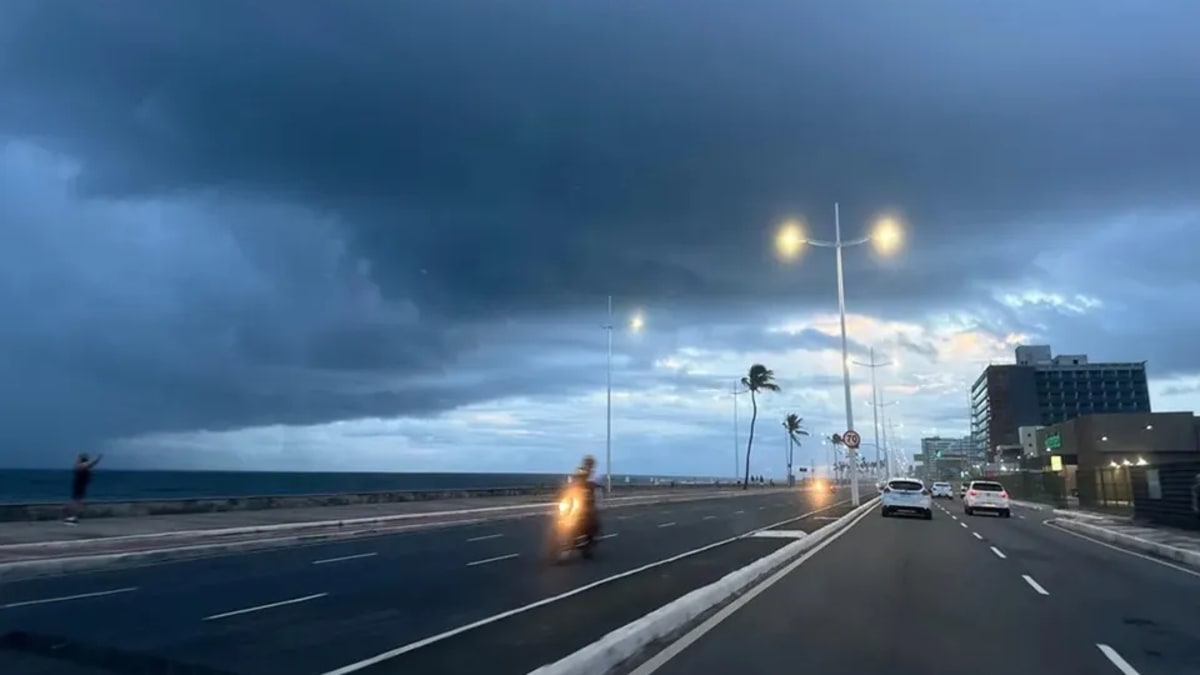 Frente fria e ciclone extratropical provocam chuvas intensas no sul da Bahia neste fim de semana