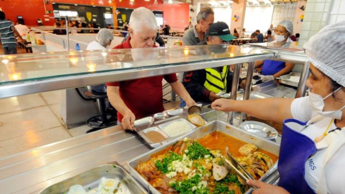 Restaurantes Populares de Belo Horizonte ampliam horário e passam a oferecer jantar gratuito para catadores