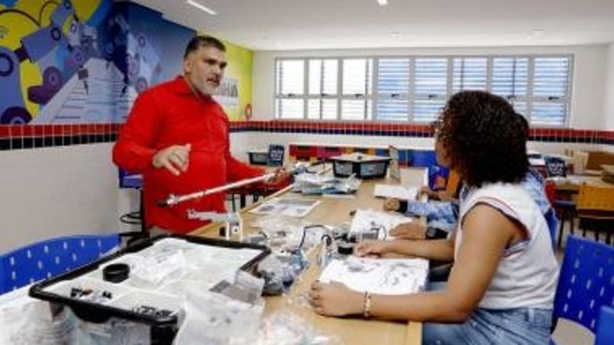 Governo da Bahia envia projetos para valorizar servidores públicos estaduais