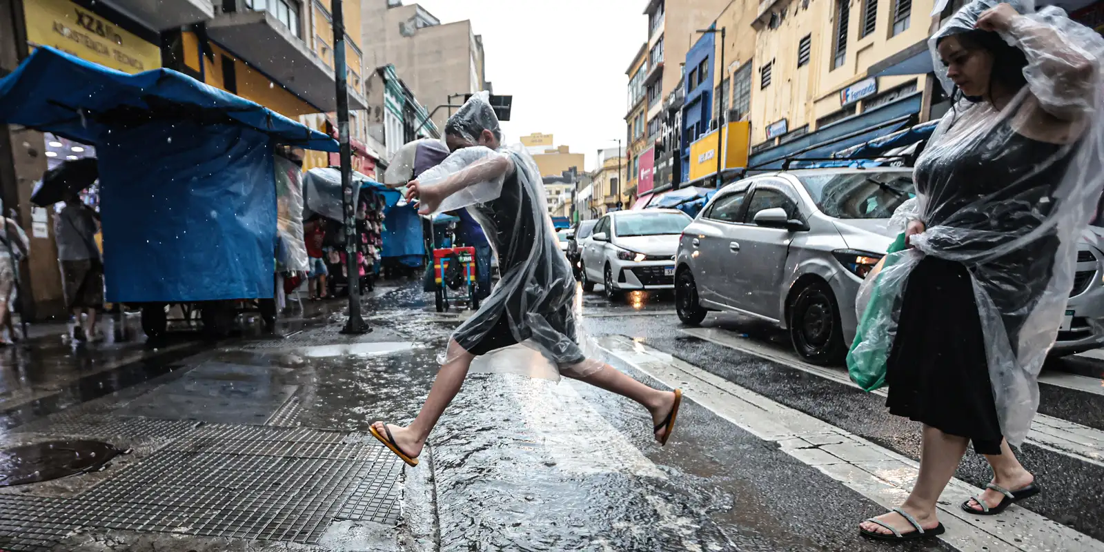 Semana começa com chuva intensa em várias regiões do país