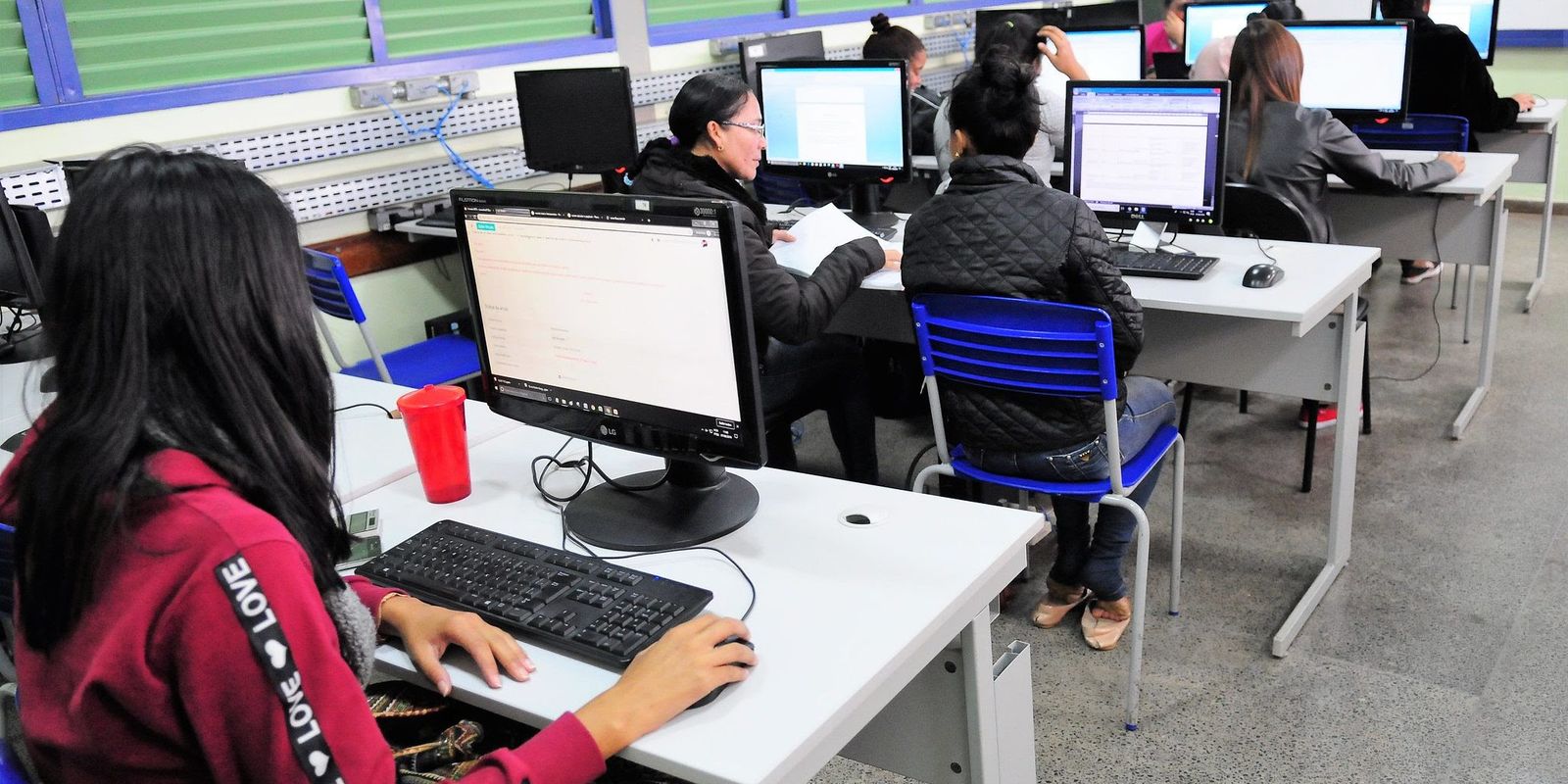 Brasil supera 100 mil escolas públicas com internet gratuita e de qualidade