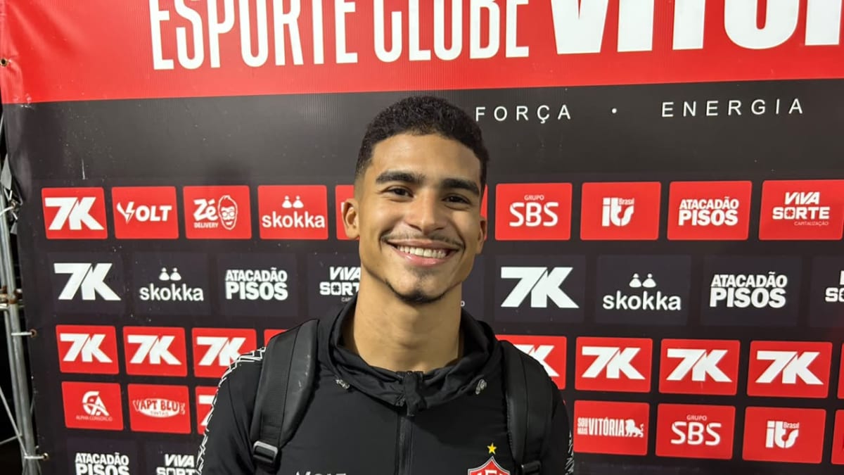 Renê destaca boa fase no Vitória após gol na vitória sobre Internacional