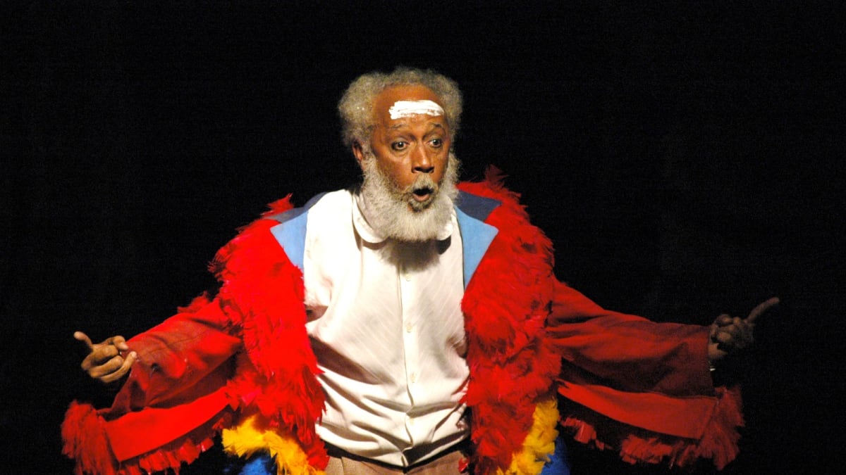 Hilton Cobra celebra 70 anos com reconhecimento pelo legado no teatro e ativismo negro