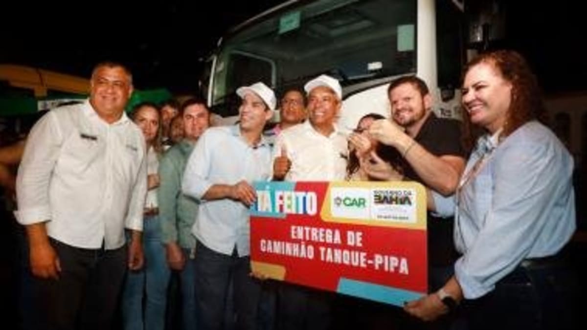 Governo da Bahia entrega máquinas e equipamentos agrícolas a municípios do sudoeste durante exposição em Jequié