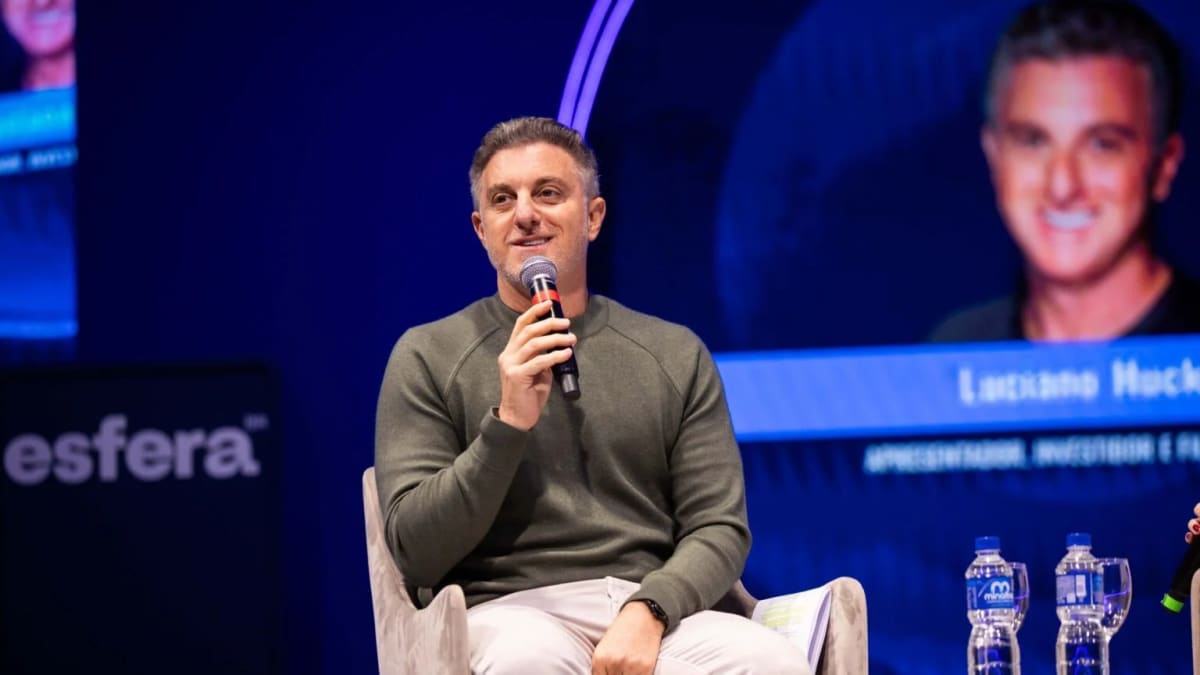 Luciano Huck critica Bolsa Família e cita Senhor do Bonfim como exemplo de dependência econômica
