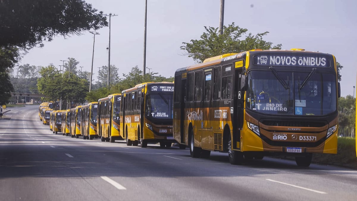 Zona Oeste do Rio recebe 100 novos ônibus para reforçar transporte municipal