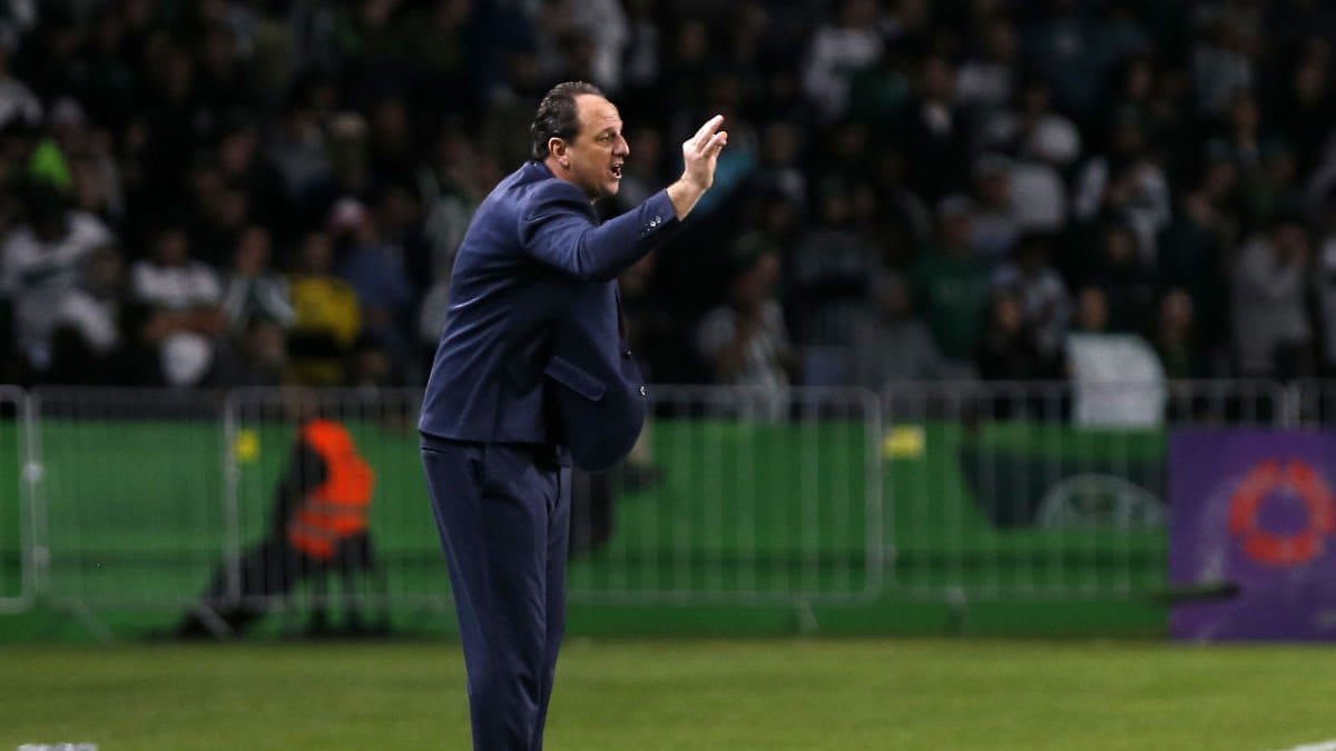 Bahia enfrenta Coritiba com pressão para encerrar sequência negativa no Brasileirão