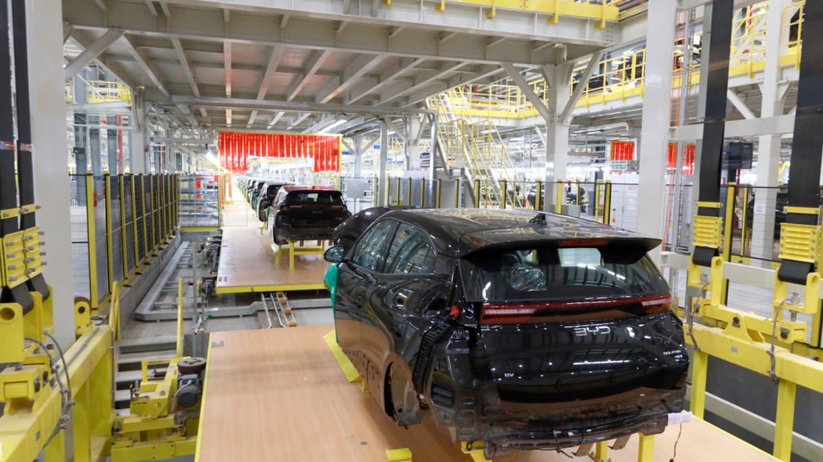 Montadora chinesa BYD inaugura fábrica em Camaçari e aposta na eletromobilidade para transformar indústria baiana