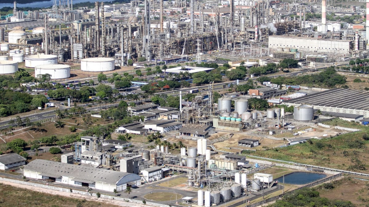 Polo Industrial de Camaçari retoma atividades com investimentos em descarbonização e mobilidade elétrica