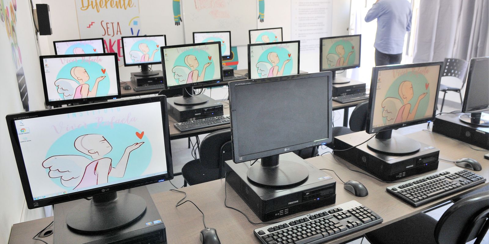 Mais de 100 mil escolas públicas com internet gratuita adequada