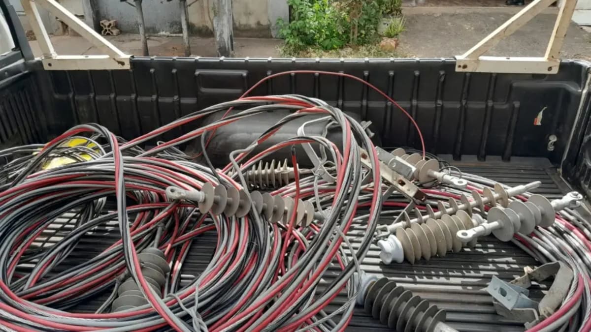 Três pessoas são presas em flagrante por roubo e receptação de equipamentos da Equatorial Goiás em Uruaçu