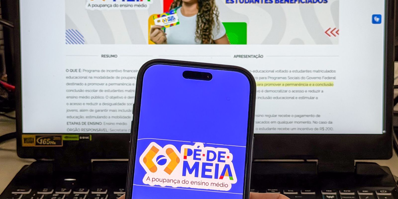 Estudantes recebem terceira parcela do programa Pé-de-Meia