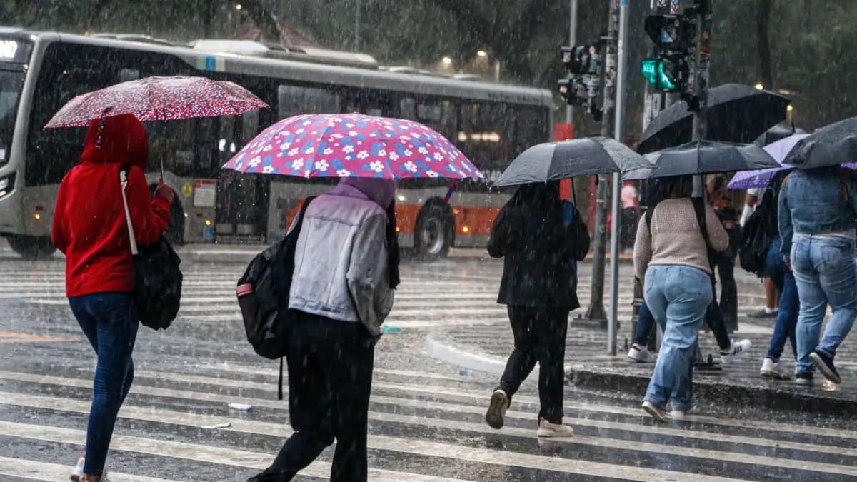 Sudeste e Norte do Brasil enfrentam chuvas fortes no início da semana, aponta Inmet
