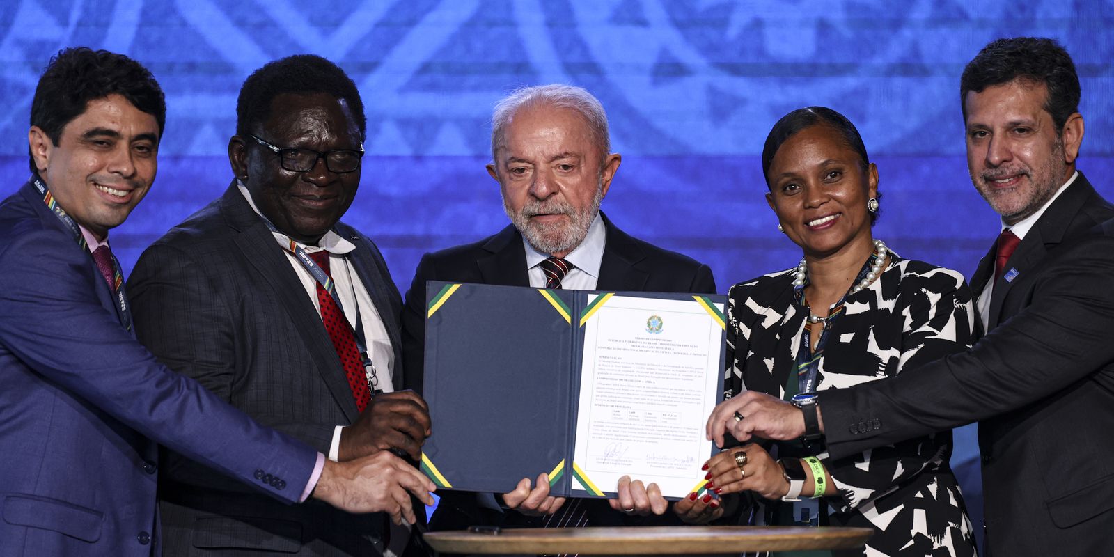 Lula destaca educação e inteligência artificial no fórum Brasil-África