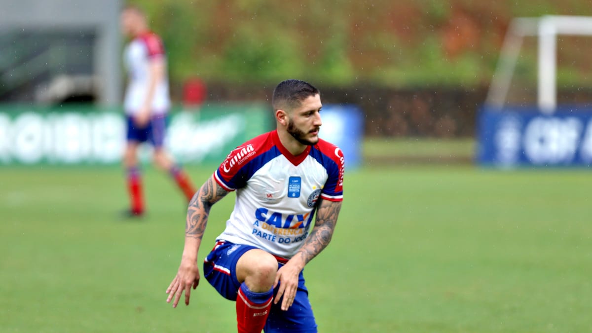 Zé Rafael treina separado do elenco do Santos e busca definição de futuro durante pausa da Copa