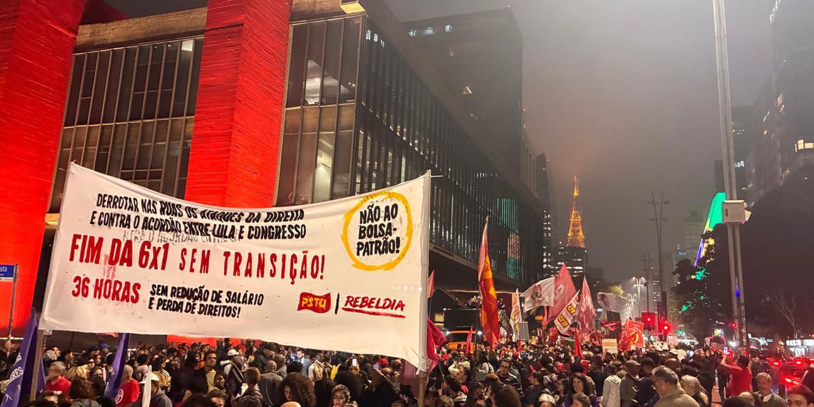 Manifestantes protestam na Paulista contra escala 6x1