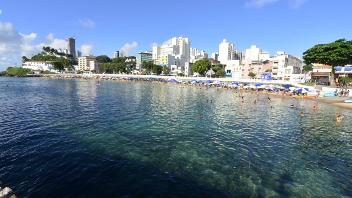Salvador anuncia instalação de boias para proteger banhistas e ordenar navegação na orla