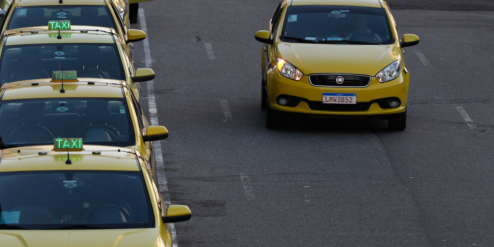 Governo libera R$ 30 bilhões para compra de veículos por motoristas de táxi e aplicativo