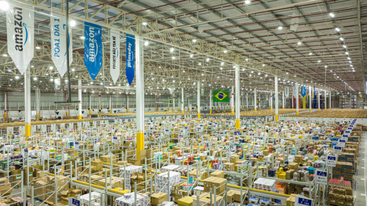Amazon inaugura centro de distribuição em Pirajá com capacidade para 100 mil pacotes diários