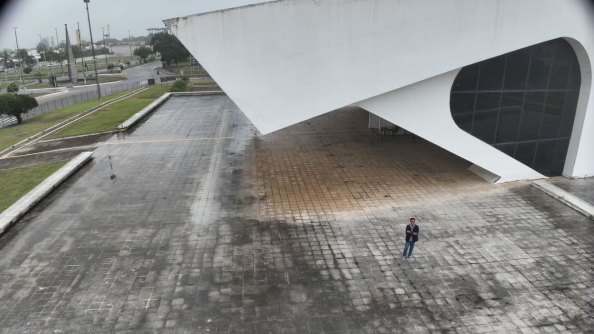 UENF enfrenta grave crise salarial e institucional após 33 anos de resistência