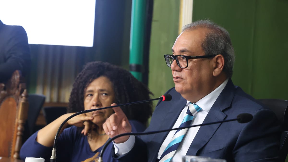 Vereador Carlos Muniz propõe proibição de taxa em área de embarque e desembarque em Salvador