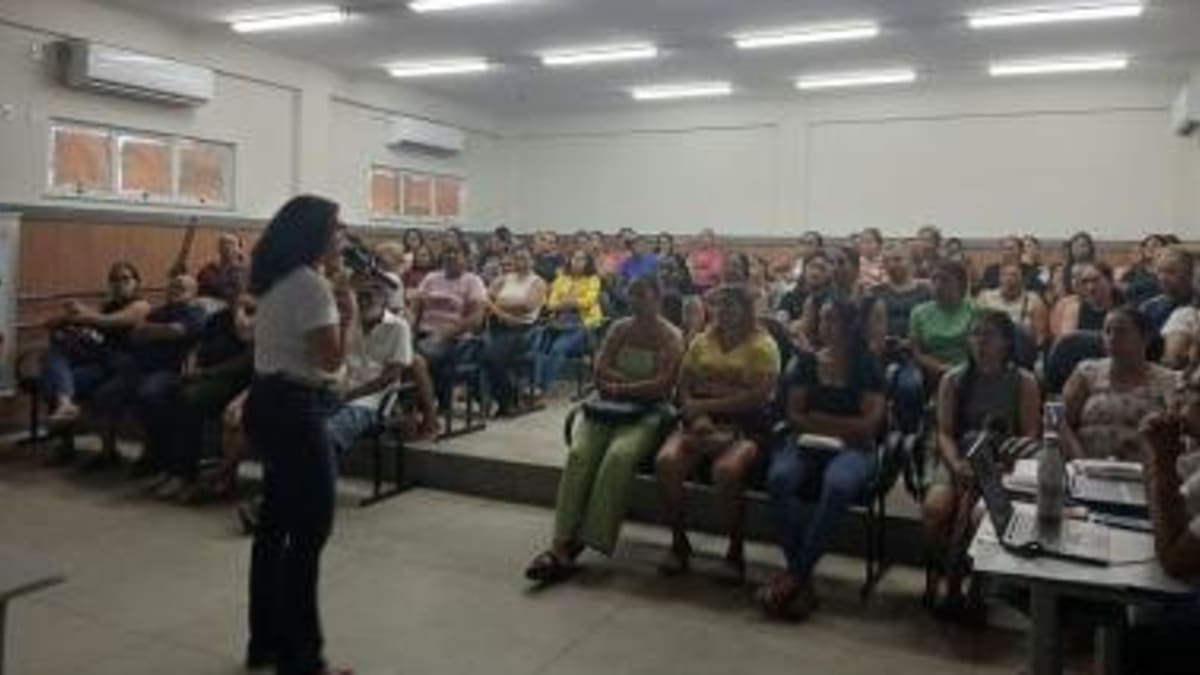 Secretaria da Educação promove encontros para esclarecer programas Bolsa Presença e Pé-de-Meia em Paulo Afonso