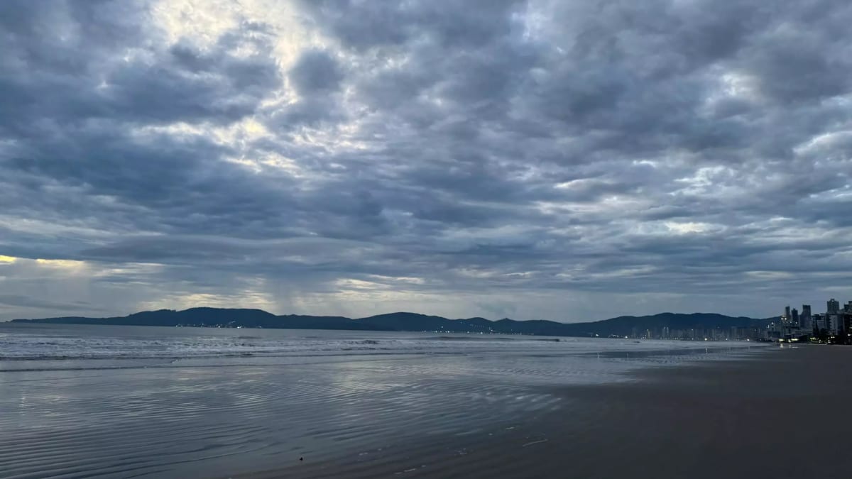 Santa Catarina enfrenta frio intenso e rajadas de vento no litoral com previsão de instabilidade no fim de semana