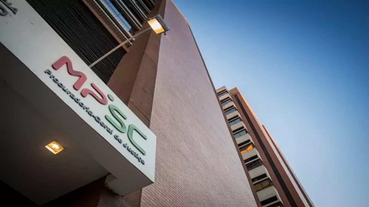MP de Santa Catarina cumpre 15 mandados em investigação sobre empresas de fachada em contratos públicos