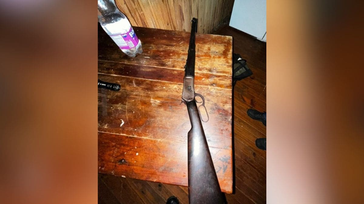 Polícia prende dois suspeitos e apreende carabina em operação em Chapecó