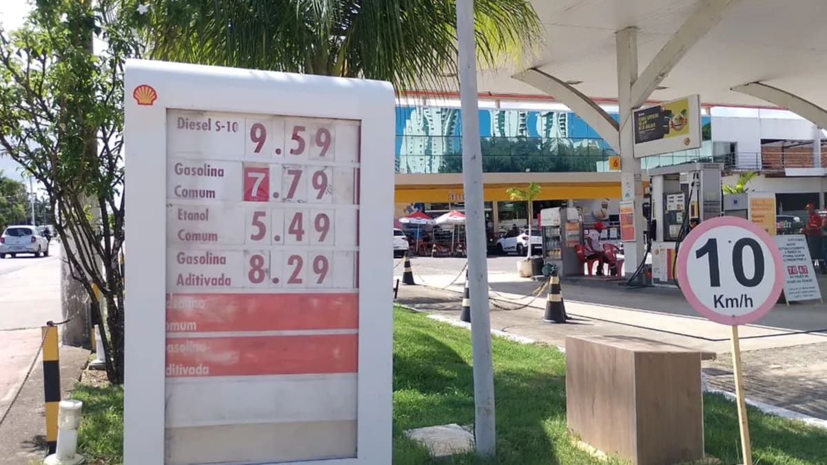Postos de Salvador aumentam preço da gasolina acima do reajuste da refinaria