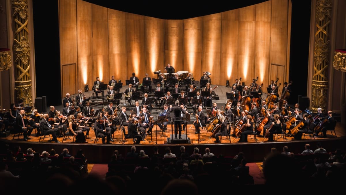 Theatro Municipal do Rio recebe concerto da Orquestra Petrobras Sinfônica com violinista alemão Linus Roth