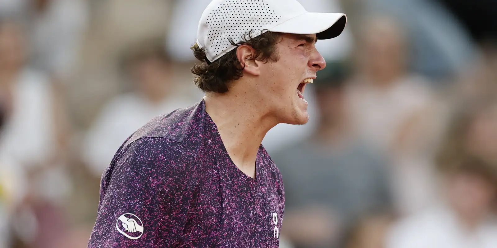 João Fonseca vence batalha e avança em Roland Garros