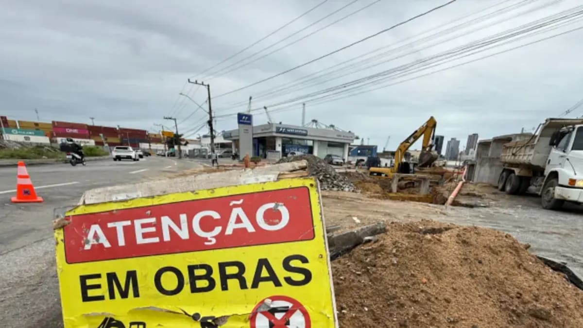Trânsito em Itajaí será interditado no cruzamento da avenida Irineu Bornhausen para obras de adutora e drenagem