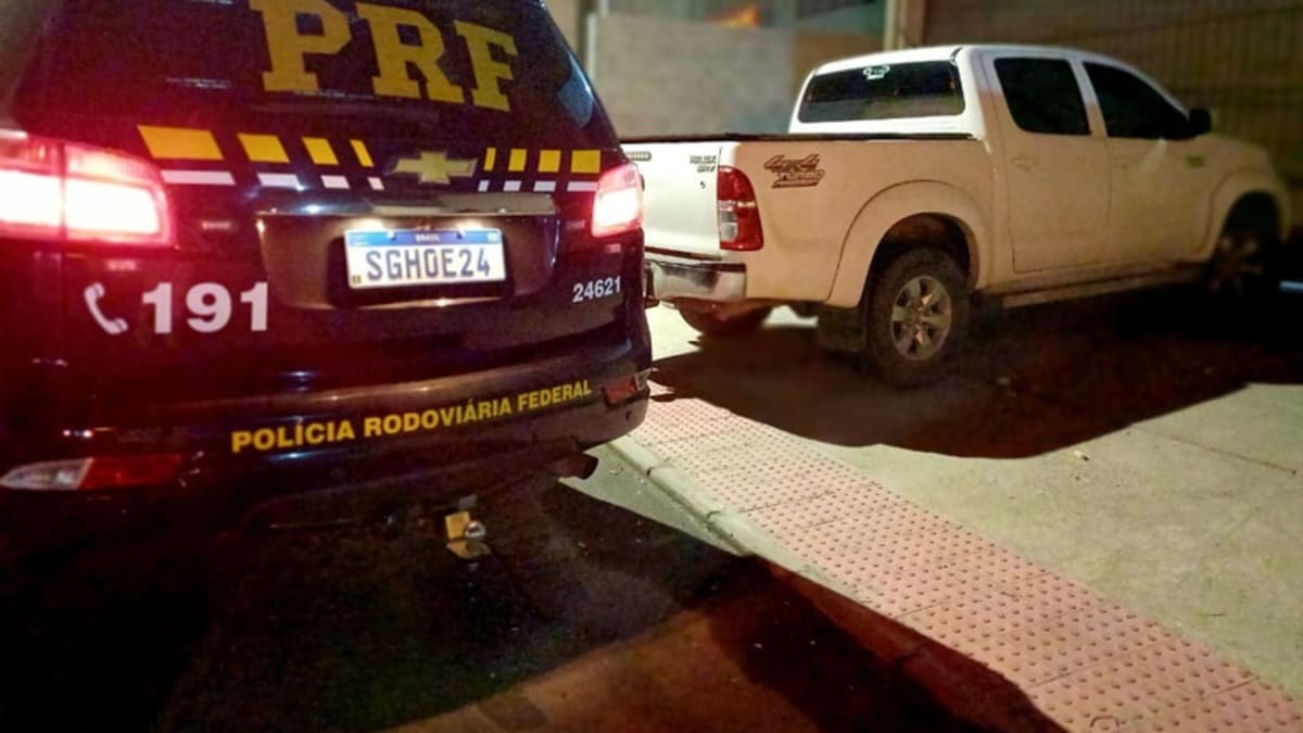 Polícia Rodoviária Federal recupera caminhonete roubada em Serra com sinais de adulteração