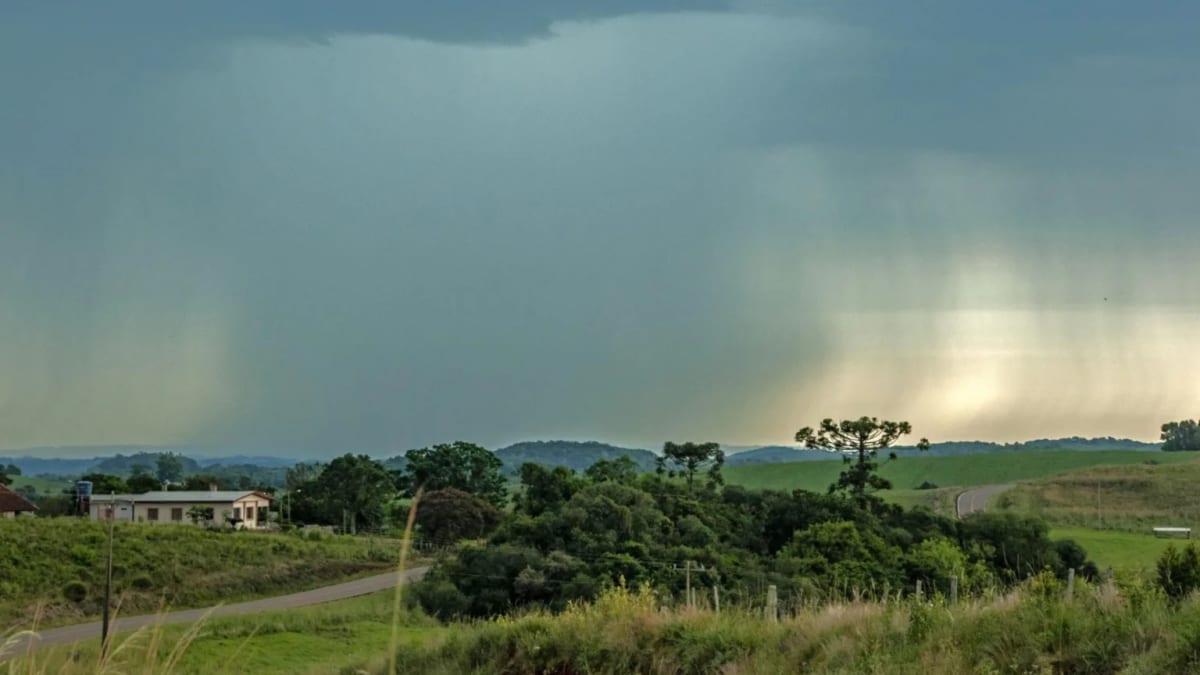 Inmet emite alerta de tempestades com chuva intensa e ventos no Norte e Noroeste do Rio Grande do Sul
