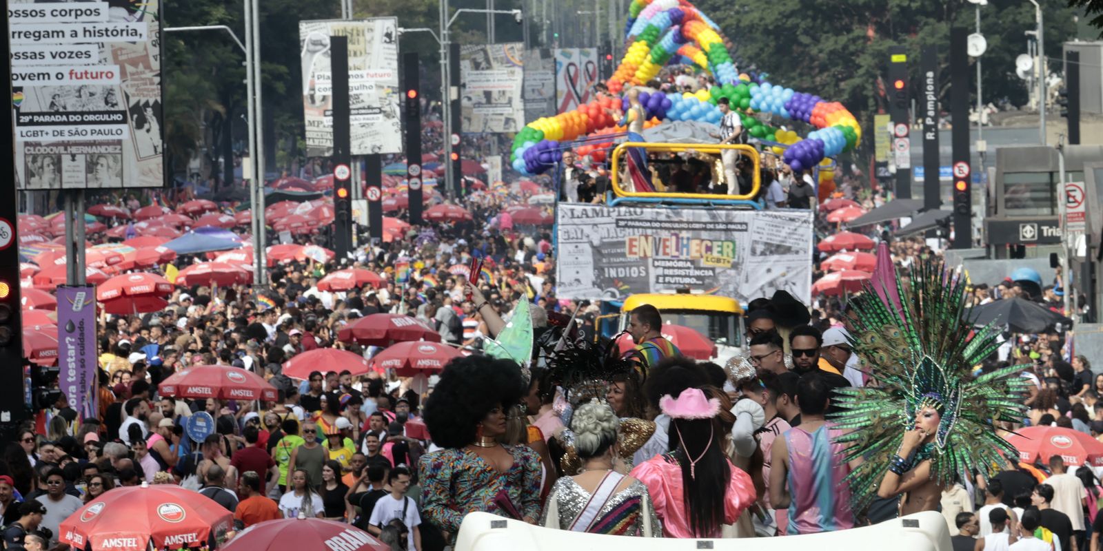 Projeto de lei em São Paulo proíbe crianças em eventos LGBTQIA+