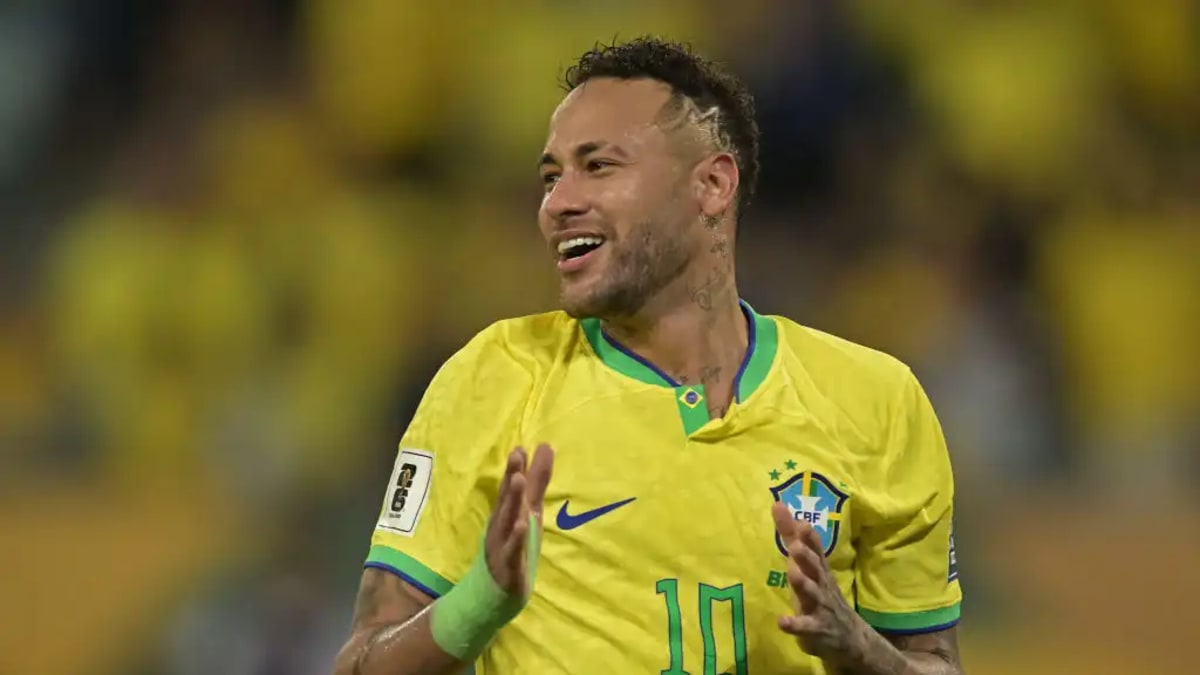 Lesão de Neymar na panturrilha é mais grave e pode afastá-lo do início da Copa do Mundo