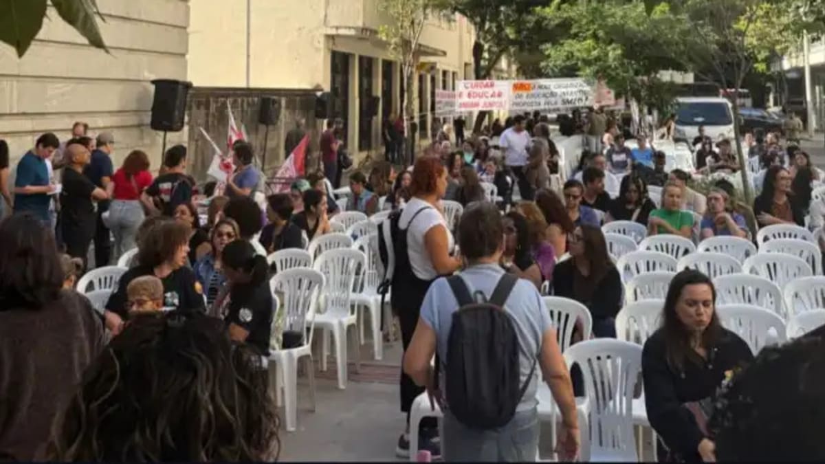 Sindicato mantém greve dos professores em Belo Horizonte após um mês de paralisação