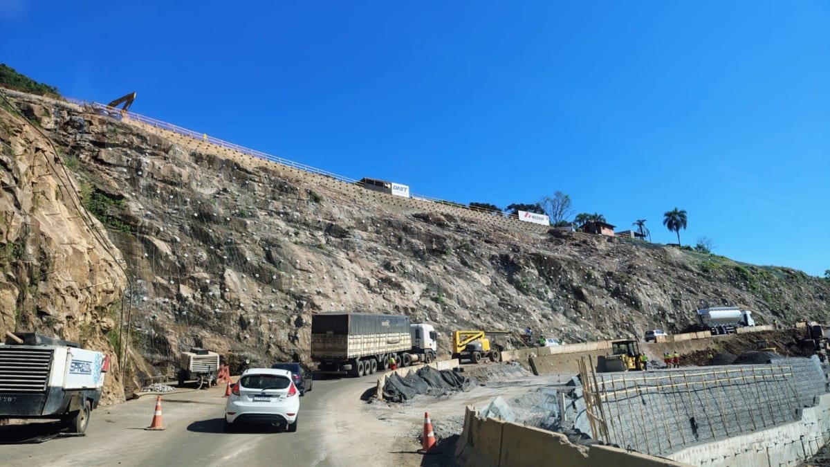 Recursos limitados ameaçam continuidade das obras na BR-470 na Serra das Antas