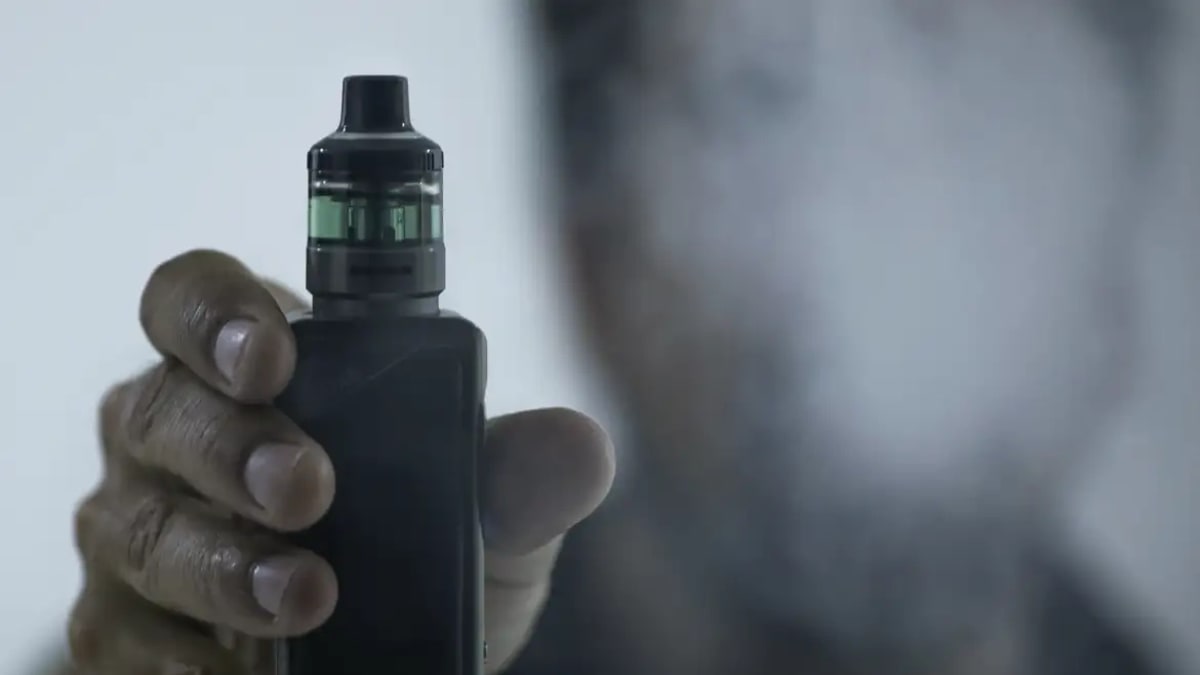 Quatro em cada 10 adolescentes goianos já experimentaram cigarros eletrônicos