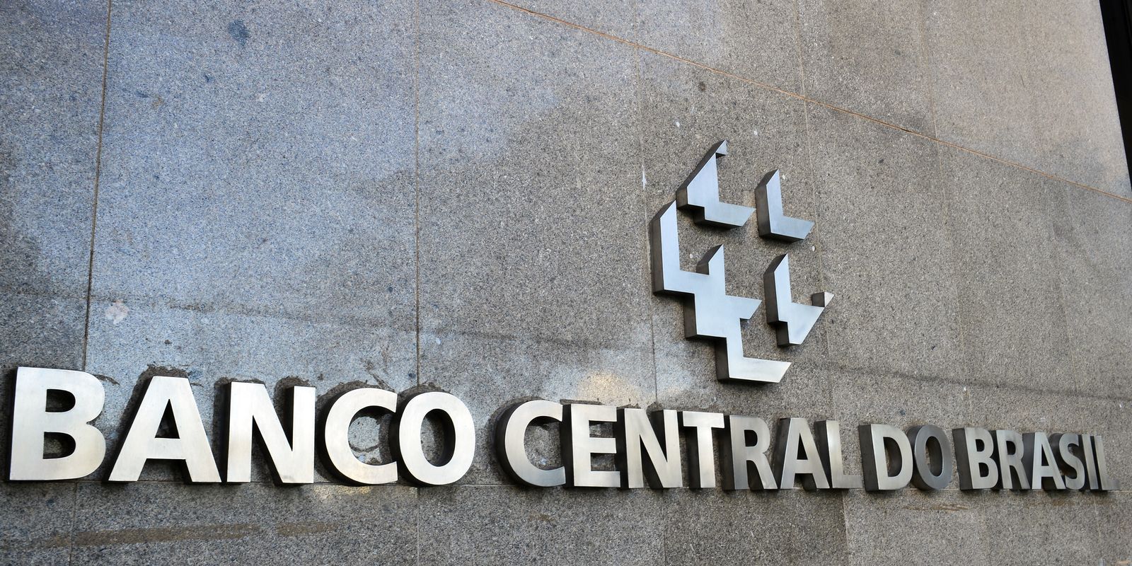 Novas regras para corretoras de criptomoedas a partir de junho