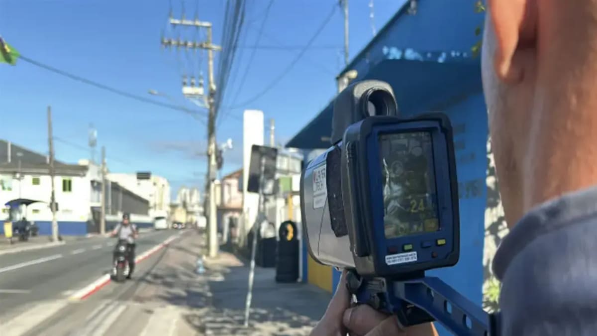 Itajaí inicia testes com radar portátil para fiscalizar velocidade de veículos autopropelidos