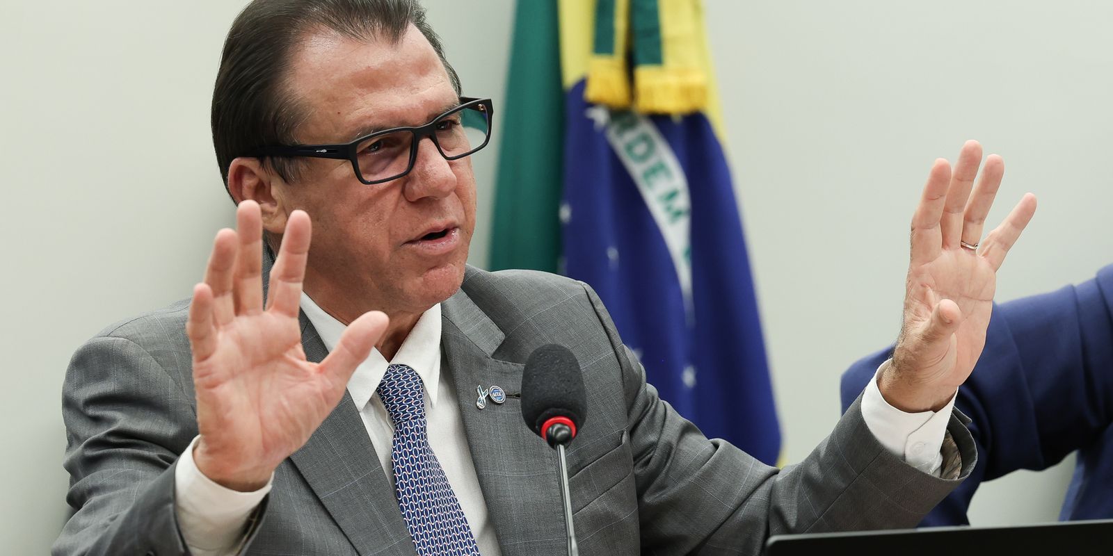 Ministro assina modernização da NR-10 e reforça segurança no trabalho elétrico